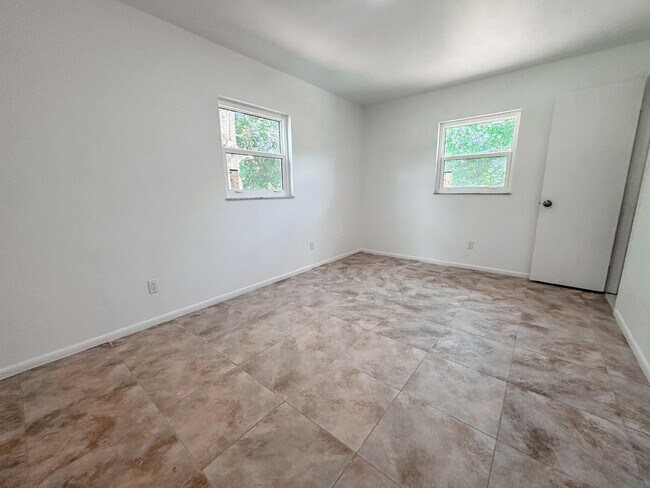 Building Photo - 2612 S 29th St