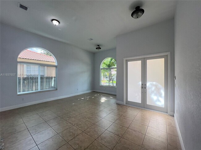 Building Photo - 16020 SW 91st Ct