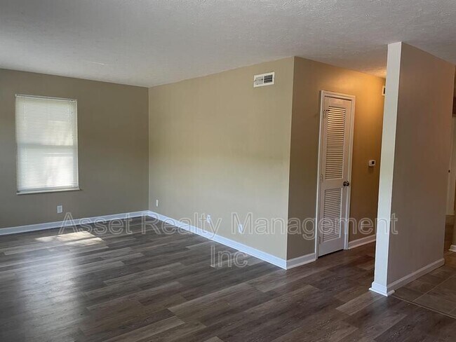 Building Photo - 2817 Colt Dr NE