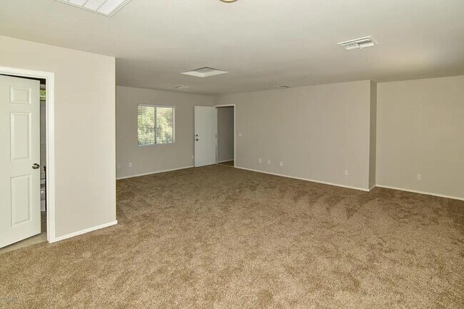 Building Photo - 506 E Townley Ave