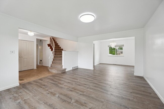 Building Photo - Move-In Ready 4 bedroom, 3 bathroom Home i...
