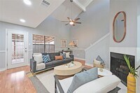 Building Photo - 512 Eberhart Ln