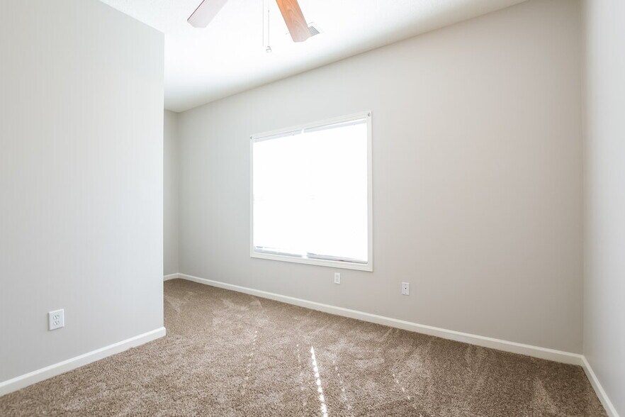Building Photo - 5879 Newnan Ct