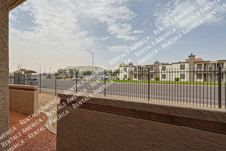 Building Photo - 11666 N 28th Dr