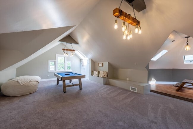 Primary Photo - 139 W 4th Ave