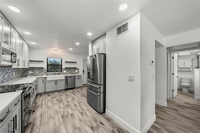 Building Photo - 10022 Oxfordshire Ln SW