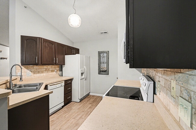 Building Photo - 1624 Ashley Ct