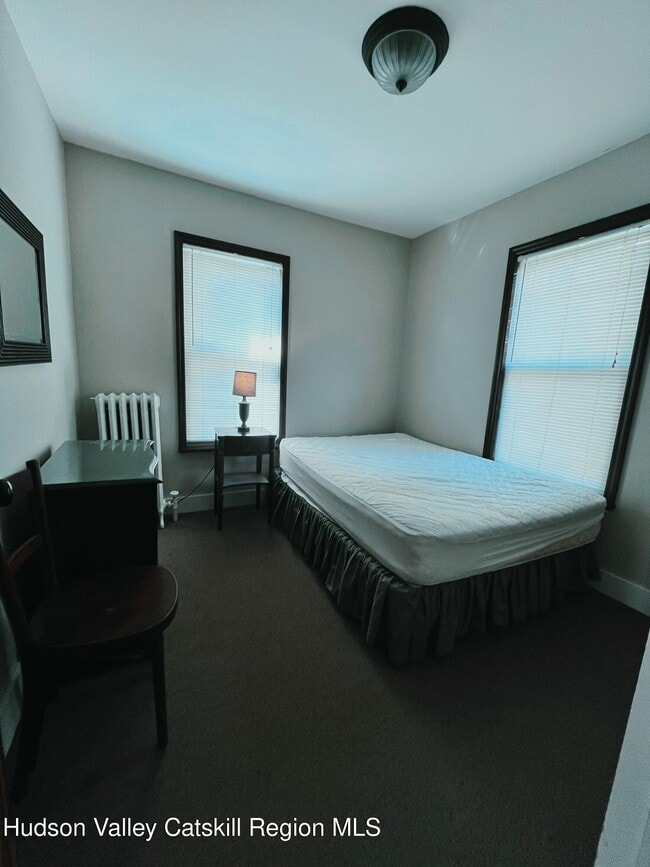 Building Photo - 6 Penrose Park