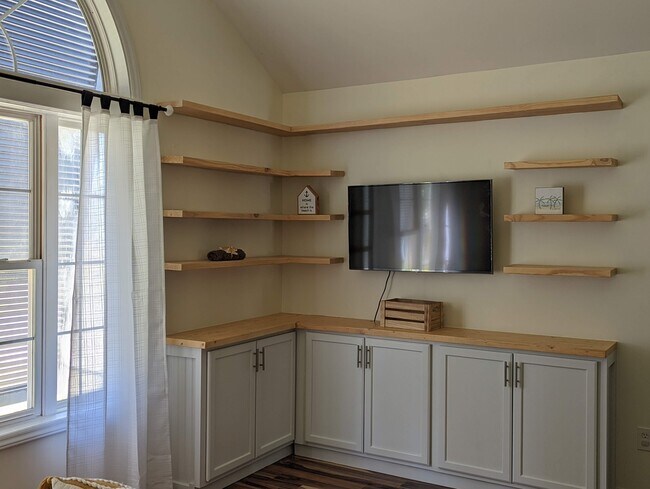 Building Photo - 211 Palmer Way