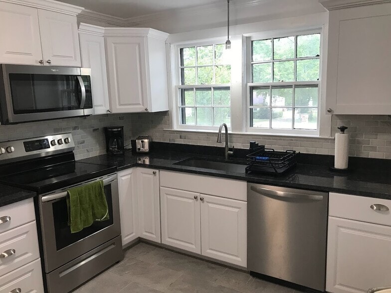 Primary Photo - 4012 Meadow Rd