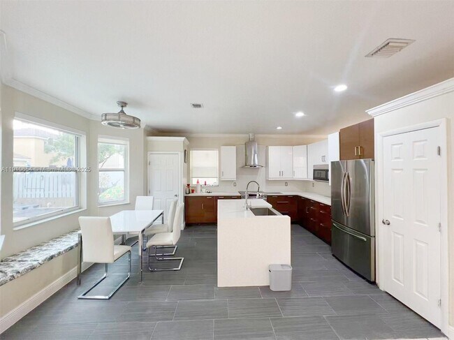 Building Photo - 15868 NW 4th St