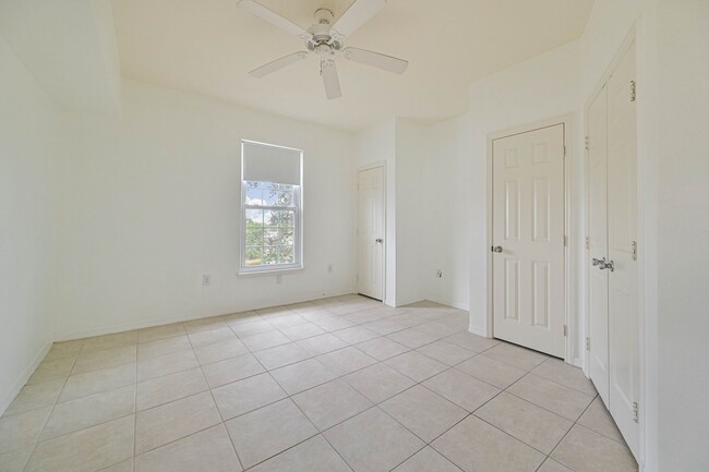 Building Photo - **ESTERO PRIME LOCATION ~ Top Floor 2/2 Co...