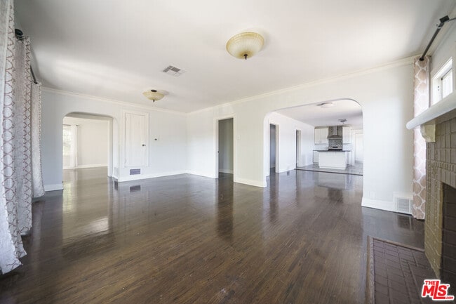 Building Photo - 1083 S Rimpau Blvd
