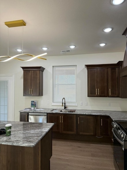 Building Photo - 1020 Crestland Ave