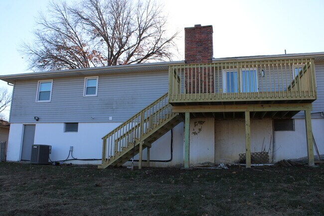 Building Photo - Beautiful 4-bedroom, 3 full baths home located in Independence, MO