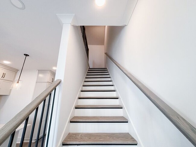 Building Photo - 16 Nats Ct