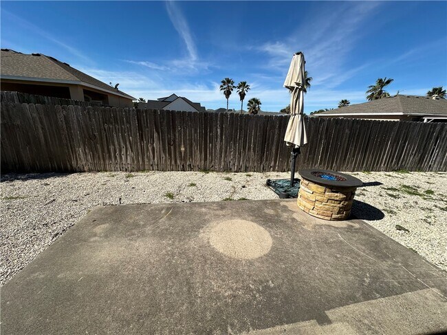 Building Photo - 14905 Dasmarinas Dr