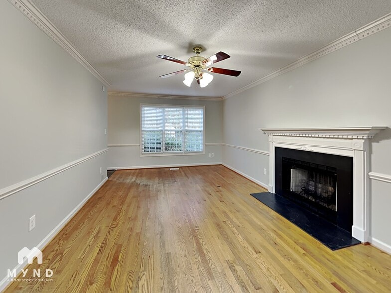 Building Photo - 2024 Julian Ln