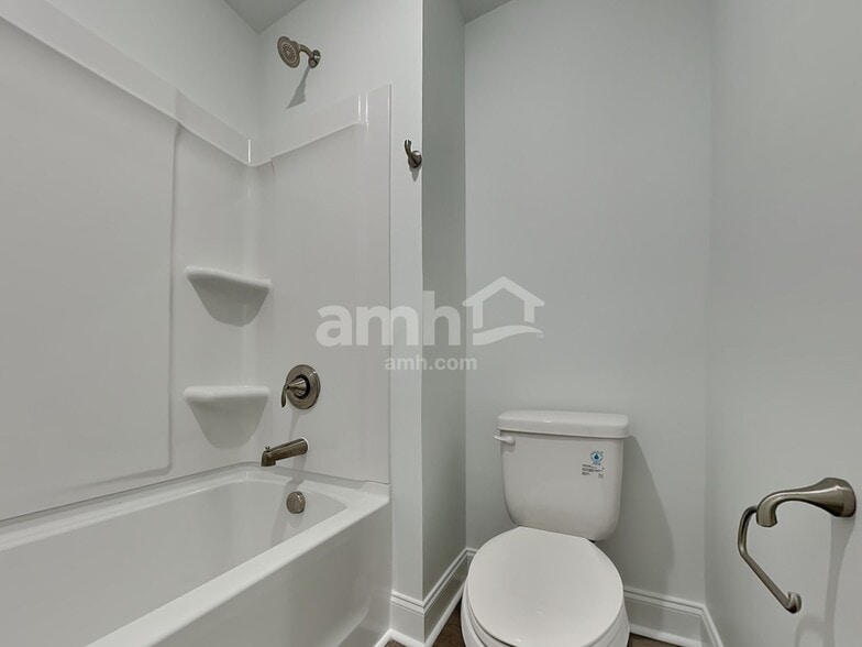 Building Photo - 551 Armstrong Curv