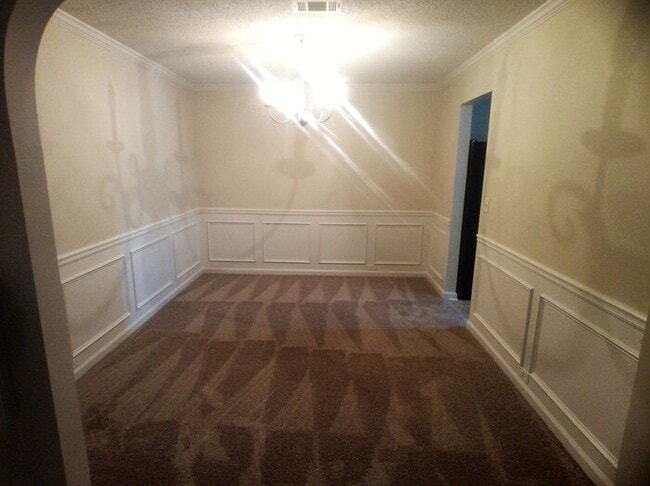 Building Photo - 1894 Roble Dr