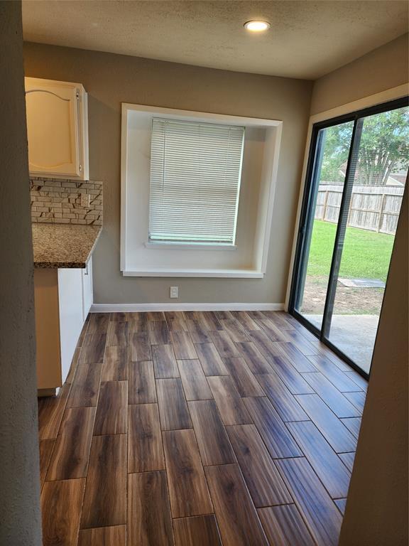 Building Photo - 10146 Horseshoe Bend Dr