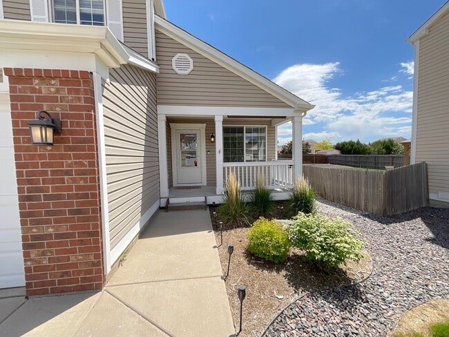 Building Photo - 4 Bedroom Home Available Near N Powers Bl ...