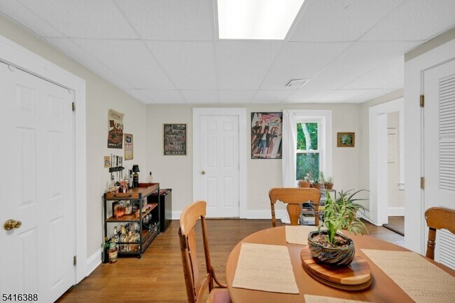 Building Photo - 38 Morris St