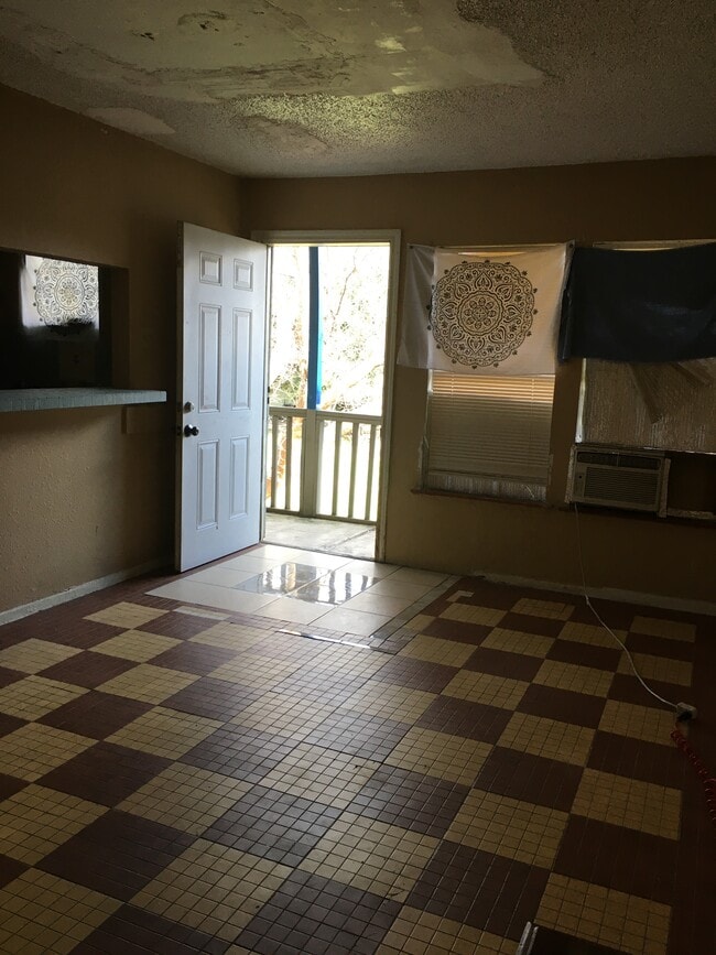 Building Photo - 7939 Sarita St