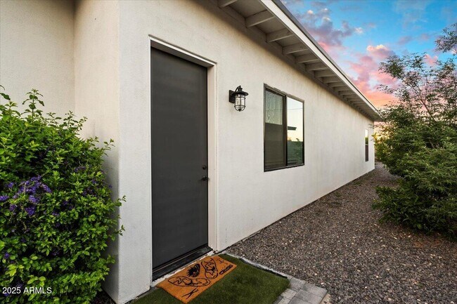 Building Photo - 2225 N 38th Way