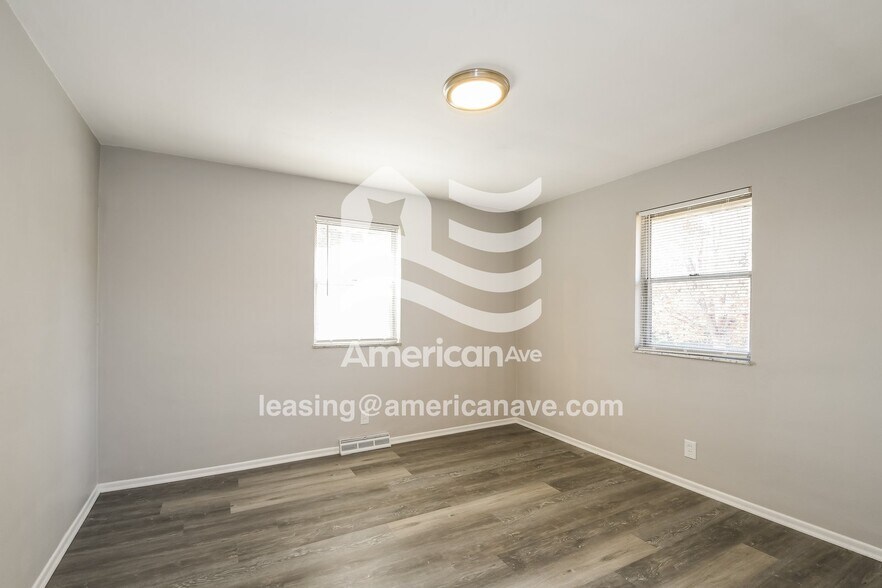 Building Photo - 630 W Adams St