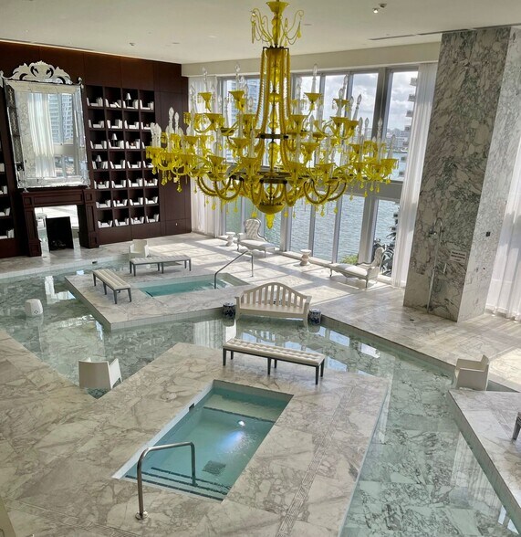 Building Photo - 495 Brickell Ave