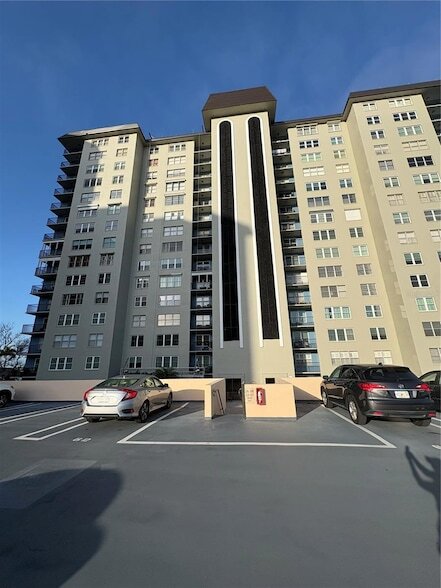 Building Photo - 5220 Brittany Dr S