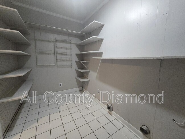 Building Photo - 215 S Kimbrel Ave