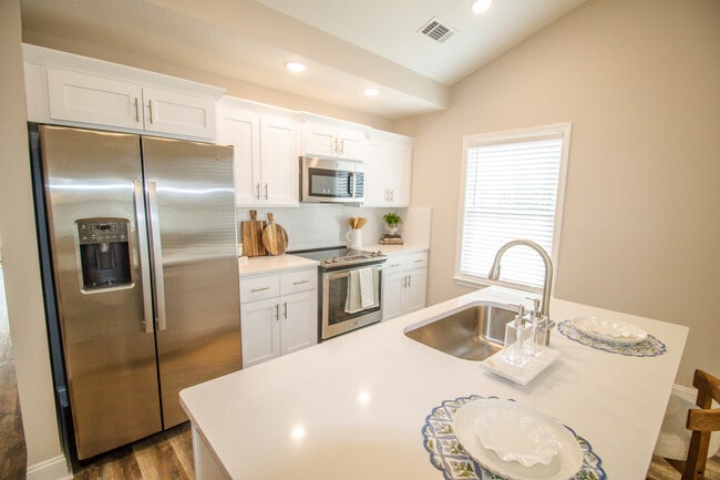 Building Photo - 106 Woodsedge Dr