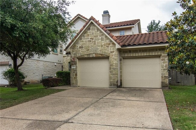 Building Photo - 15400 Interlachen Dr
