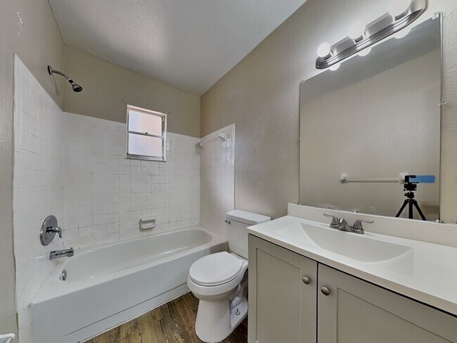 Building Photo - 15696 Bolesta Rd