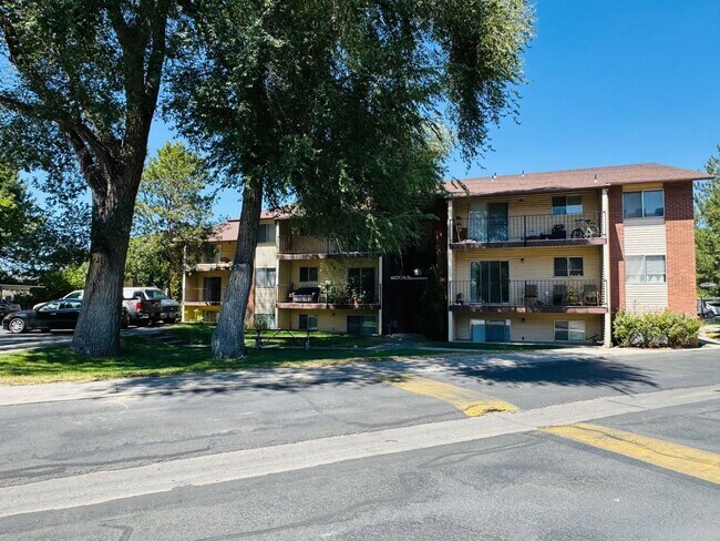 Building Photo - 2 bed/2 bath in Millcreek-**Move in Special-1/2 off first month**