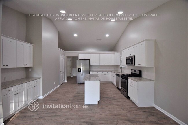 Building Photo - 1044 Southwood Dr