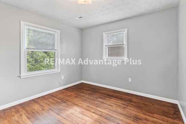 Building Photo - 2-Bedroom Home Walking Distance to Longwood University