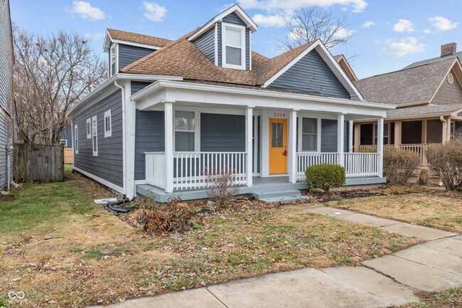 Building Photo - 2224 N Kenwood Ave