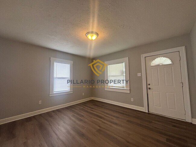 Building Photo - Renovated 3 Bedroom 2 Bathroom in Brookside Park available now!