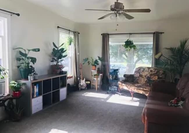 Building Photo - Spacious 4-Bedroom Home – with 2nd Kitchen & Private Entrance!