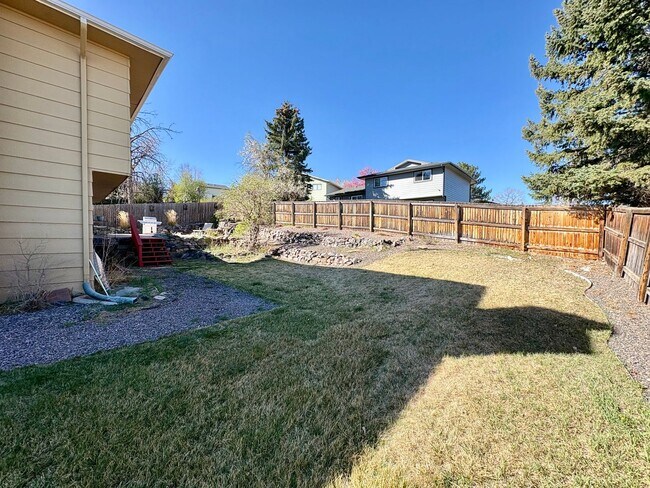 Building Photo - Stunning Morrison 3 bed/2 bath Corner Lot