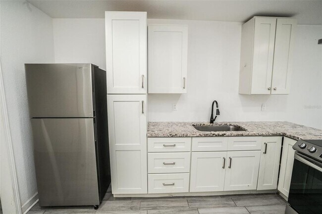 Building Photo - 1007 E 32nd Ave