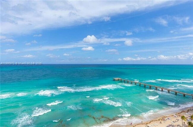 Building Photo - 16711 Collins Ave