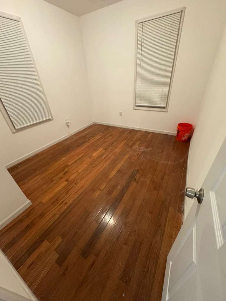 Building Photo - 209 21st St