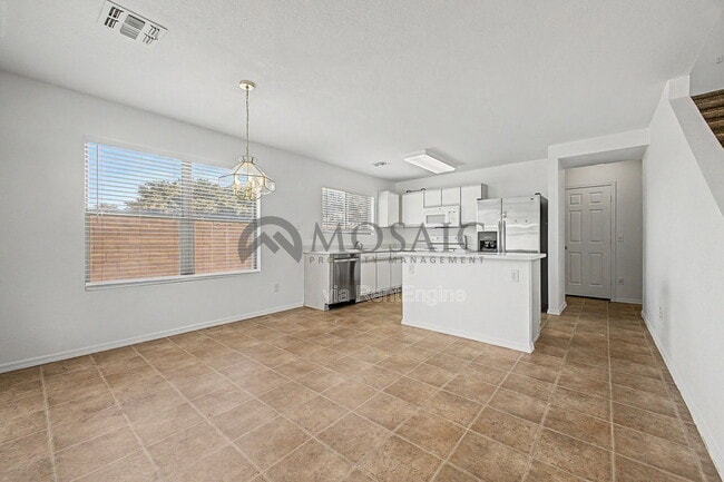 Building Photo - 2232 E Spruce Dr