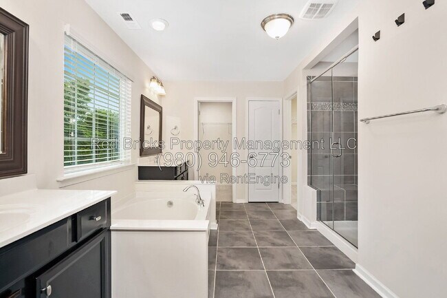 Building Photo - 127 Blossom Ridge Dr