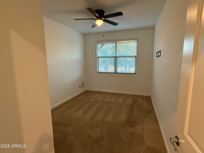 Building Photo - 14074 W Valentine St