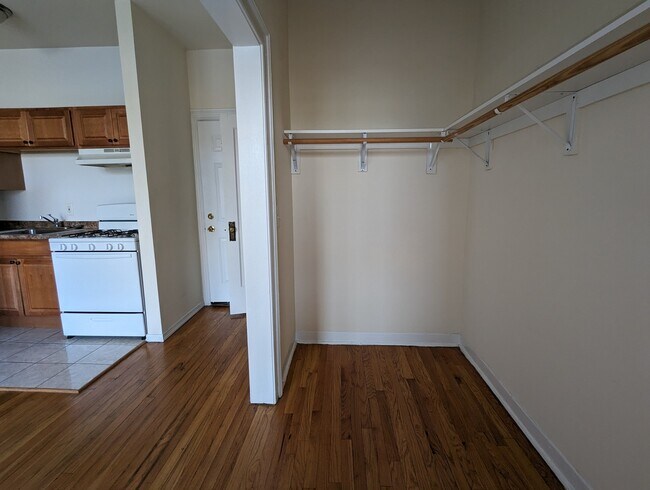 Building Photo - 2737 N Spaulding Ave